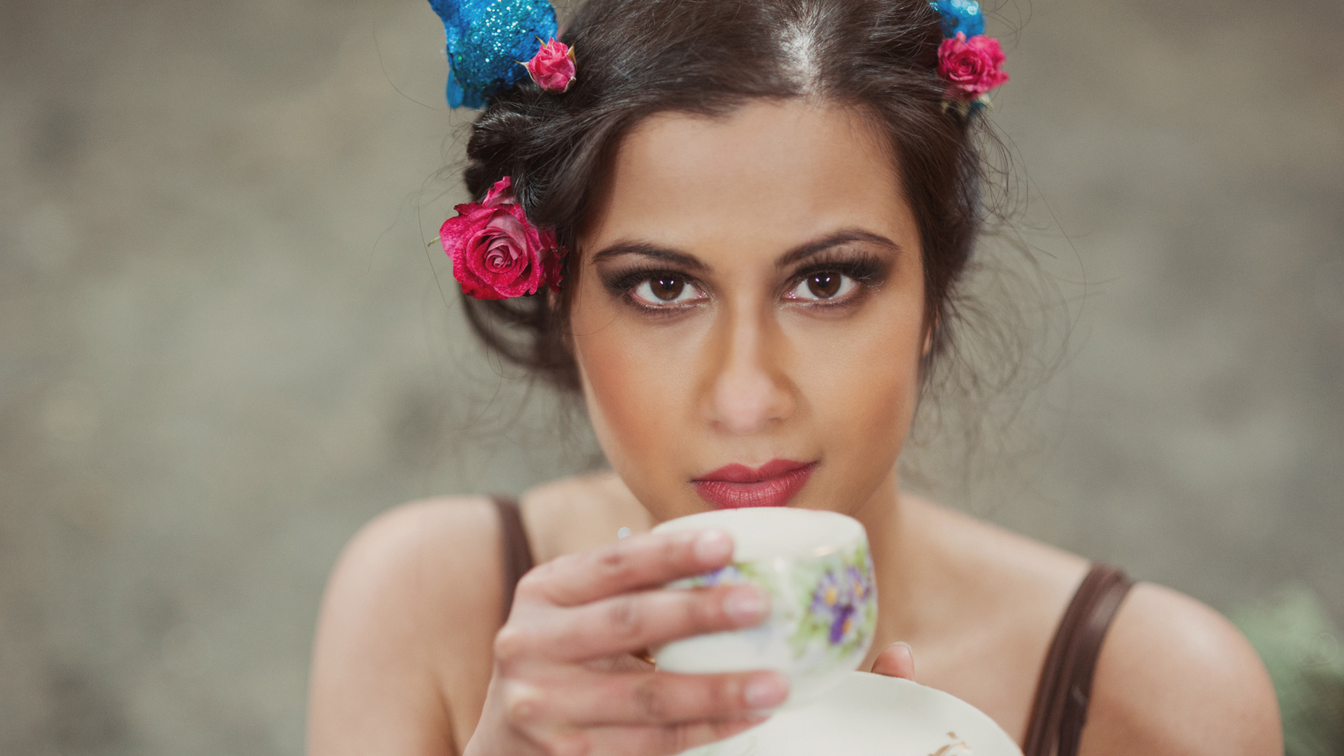 Actor Anita Majumdar drinking tea