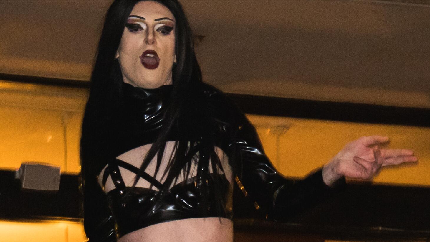 Drag queen Exter