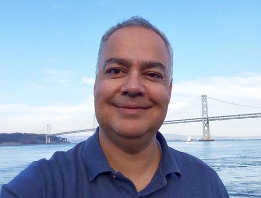 Headshot of Simon Seshadri
