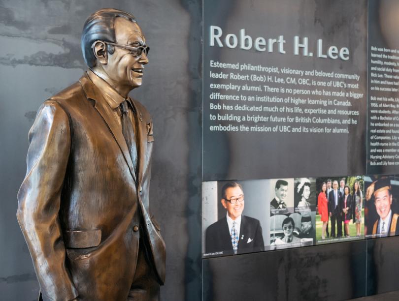 Photo of Bob Lee's statue.