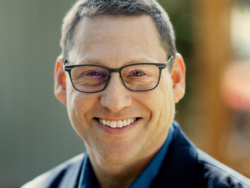 Headshot of Avi Lewis.