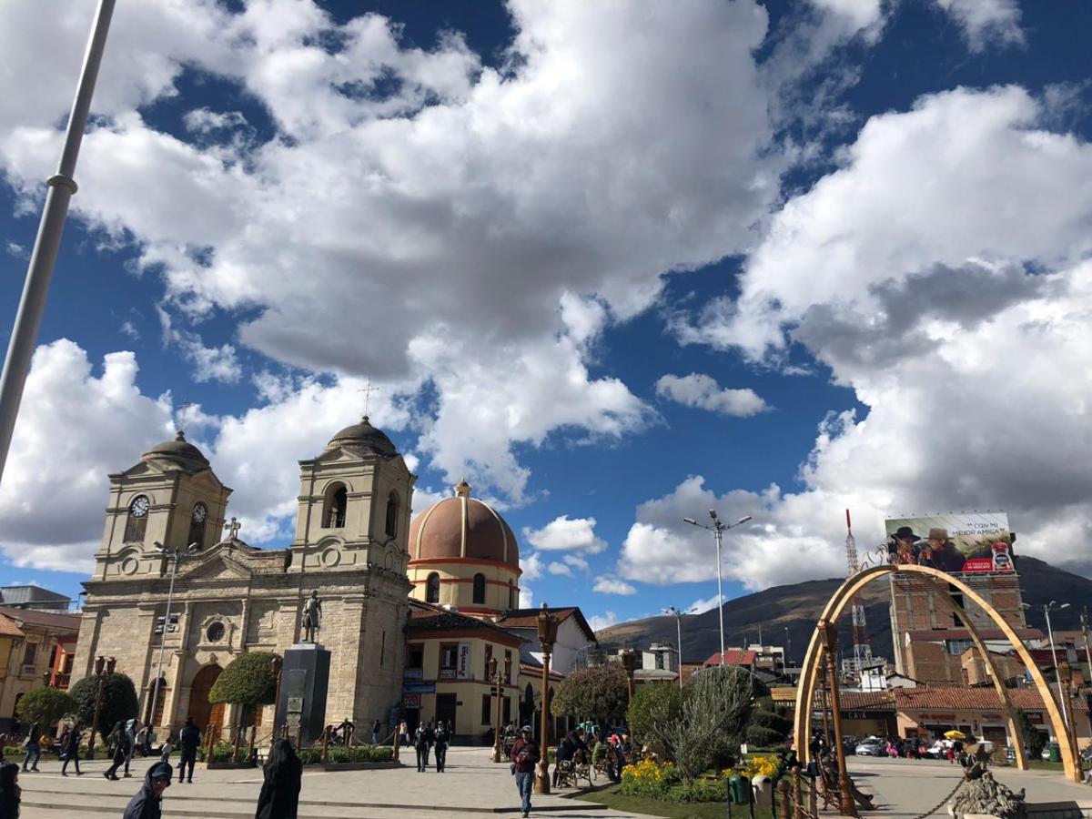 The main Plaza de la Constitución in Huancayo, including the cathedral