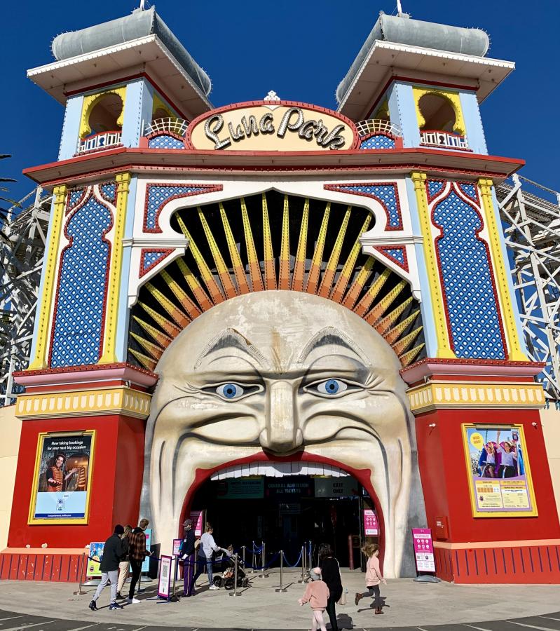 Building facade replicating a face with a large mouth opening (serving as a visitor entrance) at the Luna Amusement Park in Melbourne